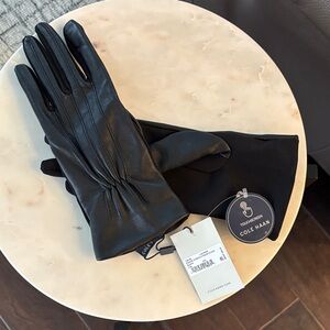 Cole Haan Elegant Black Leather Gloves